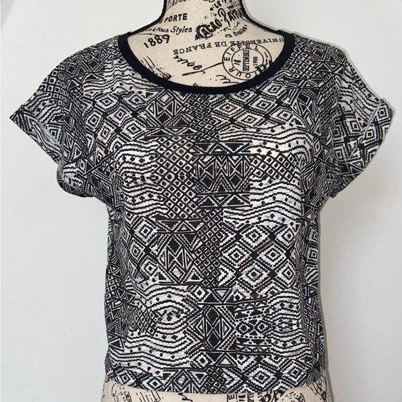 Aéropostale Tribal Crop Top Tee - Picture 2 of 11